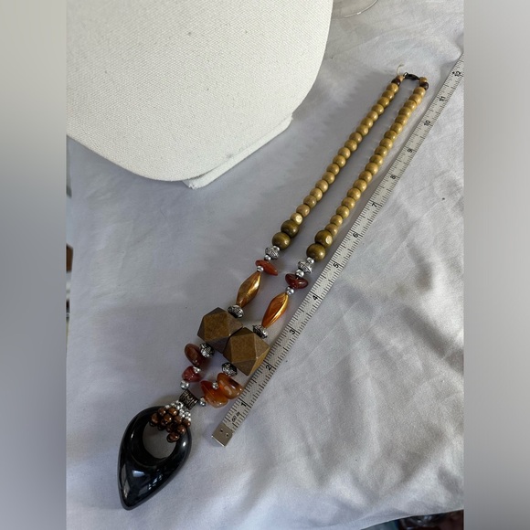 Chunky ethnic vibe statement medallion necklace - Picture 5 of 6